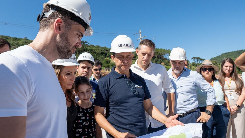 Governador em visita a loteamento de Santa Tereza FEV 2025